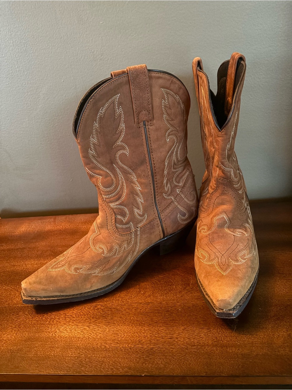 Laredo Size 9 Saucy Leather Women's Cowboy Boots